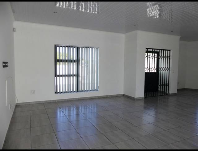 4 BEDROOM HOUSE FOR SALE IN GOLDEN MILE